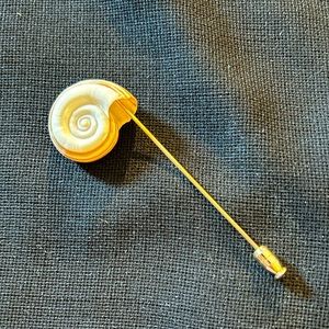 VTG Real shell and Gold Tone Metal Stick pin. Unbranded.